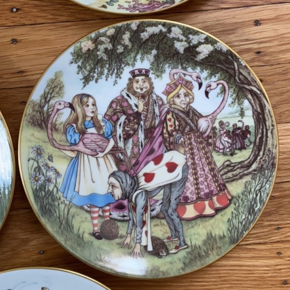 Vintage 1981 Limoges 8 Piece Alice In Wonderland Porcelain Plate Set - Picture 7 of 10
